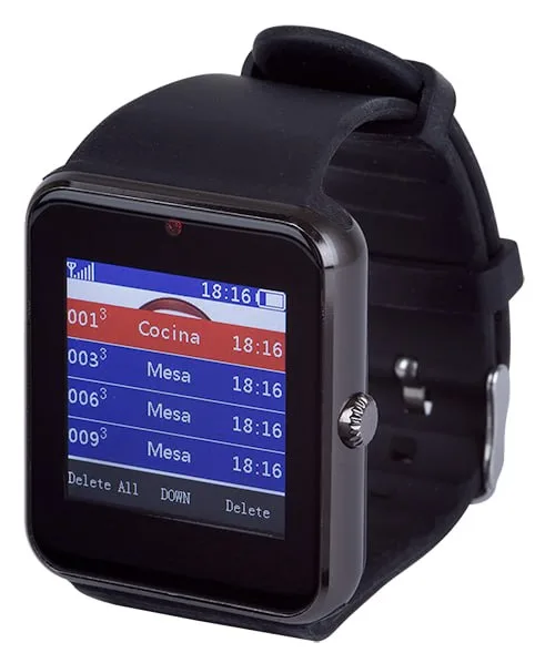 Reloj llamador de meseros mostrando las llamadas Cocina, Mesa 03, Mesa 06 y Barra